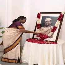 President of India Pays to Netaji Subhas Chandra Bose