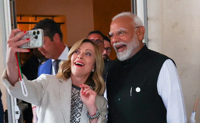 Giorgia Meloni PM Modi G7 Summit